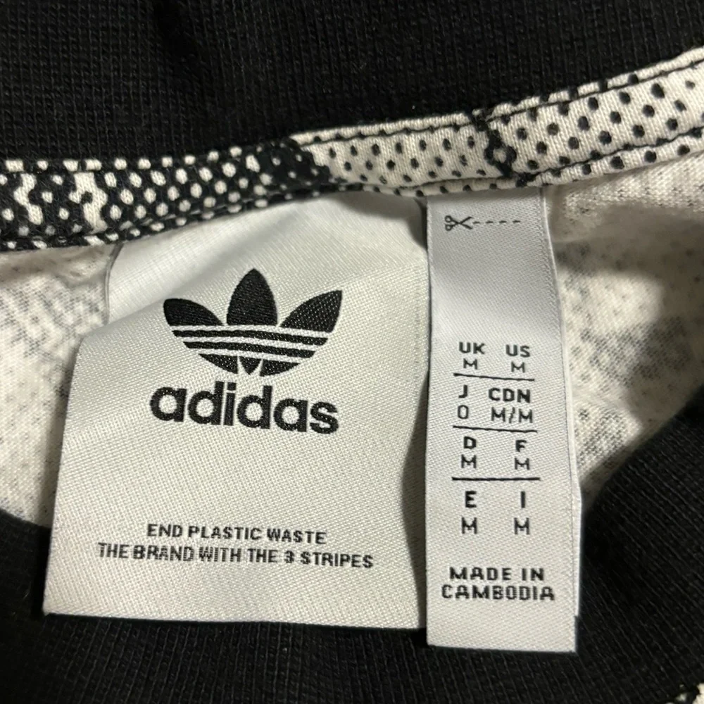adidas‎ LOVE UNITES DOODLE PRINT TEE (GENDER NEUTRAL) Size M